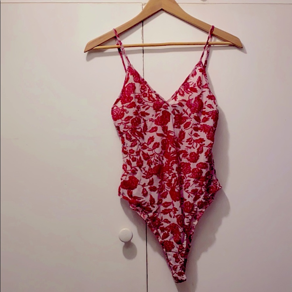 Sultry Contemporary Rose 🌹 bodysuit Forever 21